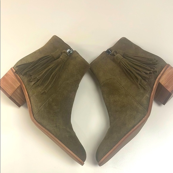 Miss Albright Anthropologie Forest / Olive Green Suede Tassel Booties size 8 - Picture 1 of 8